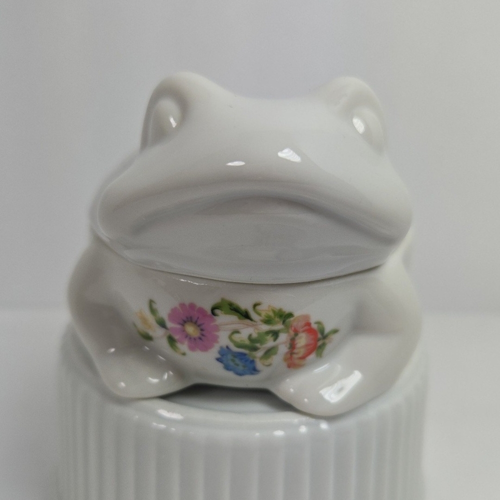 Vintage Frog Trinket Box